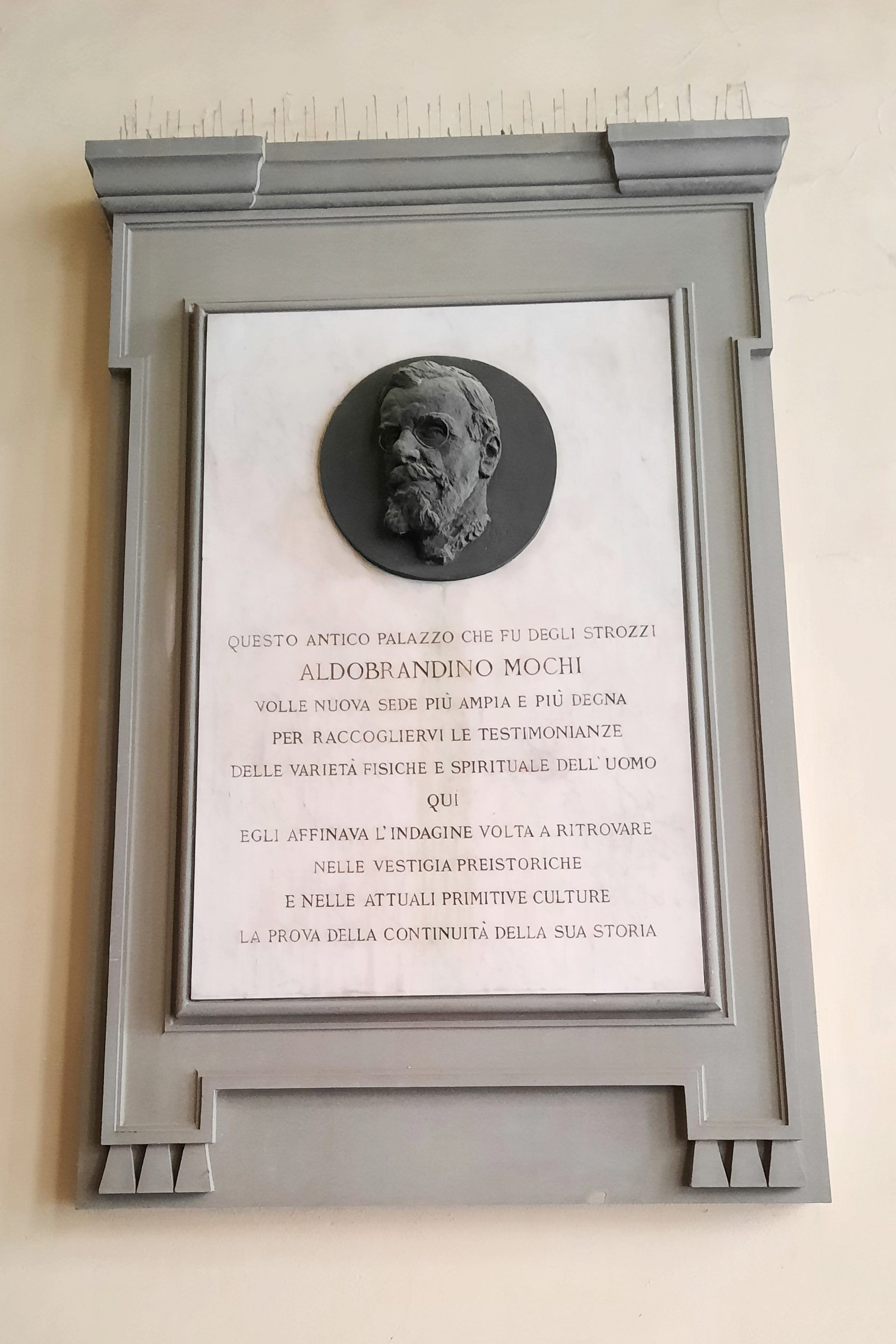 Aldobrandino%20Mochi%27s%20monument%2C%20Palazzo%20Nonfinito%2C%20Florence%20-%2002.jpg
